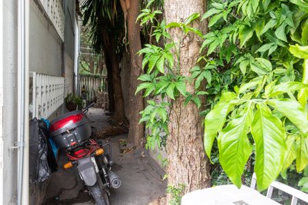 Casa à venda com 350m², 3 quartos e 4 vagas Casa à venda com 350m², 3 quartos e 4 vagasQuintal Fundos