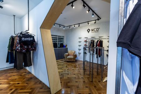 Casa à venda com 350m², 3 quartos e 4 vagas Casa à venda com 350m², 3 quartos e 4 vagasSala 2