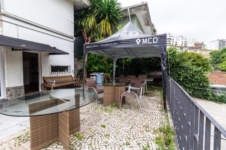 Casa à venda com 350m², 3 quartos e 4 vagas Casa à venda com 350m², 3 quartos e 4 vagasQuintal Fundos