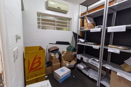 Casa à venda com 350m², 3 quartos e 4 vagas Casa à venda com 350m², 3 quartos e 4 vagasDepósito