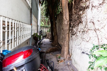 Casa à venda com 350m², 3 quartos e 4 vagas Casa à venda com 350m², 3 quartos e 4 vagasQuintal Fundos