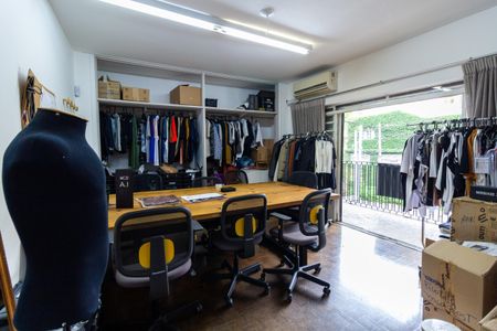 Casa à venda com 350m², 3 quartos e 4 vagas Casa à venda com 350m², 3 quartos e 4 vagasQuarto 2