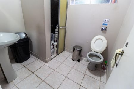 Casa à venda com 350m², 3 quartos e 4 vagas Casa à venda com 350m², 3 quartos e 4 vagasBanheiro