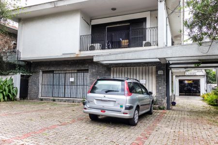 Casa à venda com 350m², 3 quartos e 4 vagas Casa à venda com 350m², 3 quartos e 4 vagasGaragem Frente