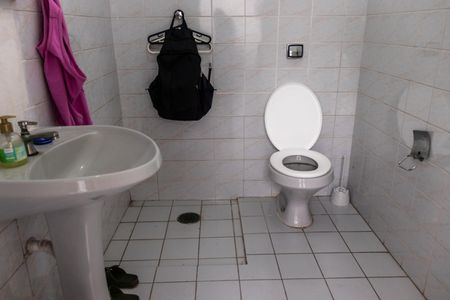 Casa à venda com 350m², 3 quartos e 4 vagas Casa à venda com 350m², 3 quartos e 4 vagasBanheiro de Serviço