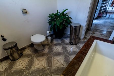 Casa à venda com 350m², 3 quartos e 4 vagas Casa à venda com 350m², 3 quartos e 4 vagasLavabo Inferior