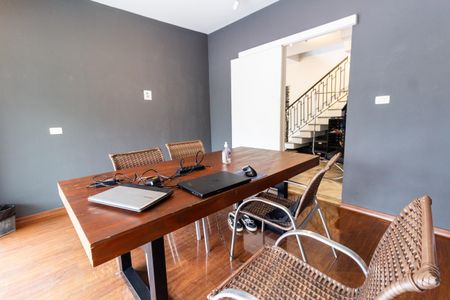 Casa à venda com 350m², 3 quartos e 4 vagas Casa à venda com 350m², 3 quartos e 4 vagasSaleta