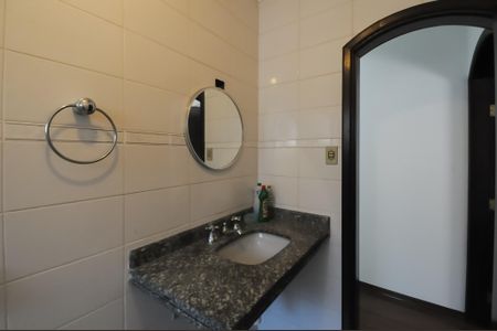 Casa à venda com 183m², 3 quartos e 2 vagasBanheiro Social