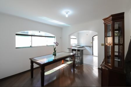 Casa à venda com 183m², 3 quartos e 2 vagasCopa