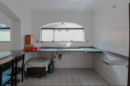 Casa à venda com 183m², 3 quartos e 2 vagasCozinha