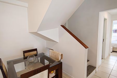 Apartamento para alugar com 180m², 3 quartos e 2 vagasescada