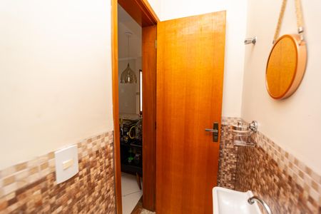Casa à venda com 120m², 2 quartos e 2 vagasLavabo