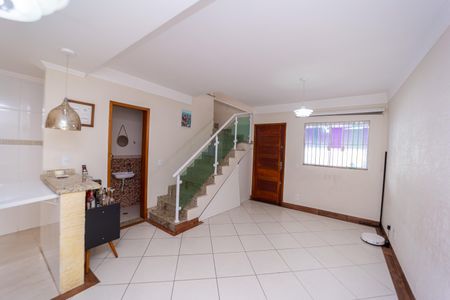 Casa à venda com 120m², 2 quartos e 2 vagasSala