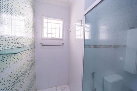 Casa à venda com 120m², 2 quartos e 2 vagasBanheiro social