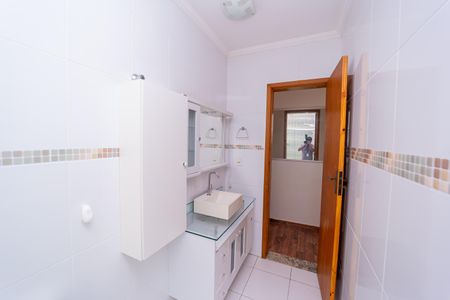 Casa à venda com 120m², 2 quartos e 2 vagasBanheiro social