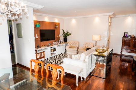 Apartamento à venda com 120m², 3 quartos e 1 vaga Apartamento à venda com 120m², 3 quartos e 1 vagaSala