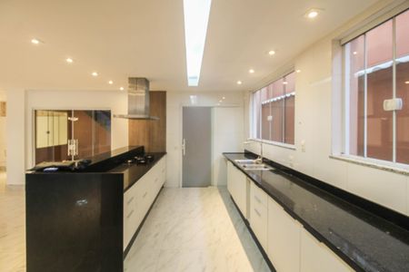 Casa para alugar com 300m², 3 quartos e 2 vagasCozinha
