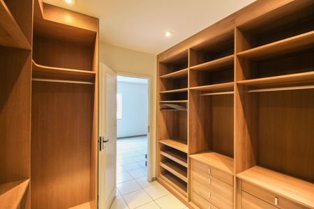 Casa para alugar com 300m², 3 quartos e 2 vagasCloset da suíte