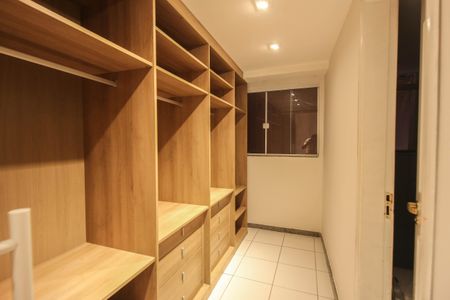Casa para alugar com 300m², 3 quartos e 2 vagasCloset da suíte 2