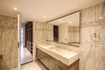 Casa para alugar com 300m², 3 quartos e 2 vagasBanheiro da Suíte