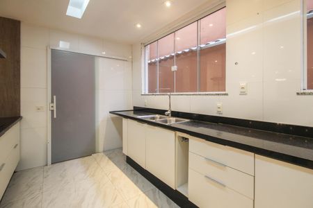 Casa para alugar com 300m², 3 quartos e 2 vagasCozinha