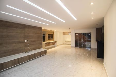 Casa para alugar com 300m², 3 quartos e 2 vagasSala