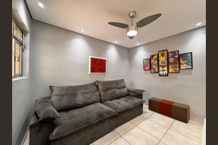 Casa à venda com 124m², 2 quartos e 3 vagas Casa à venda com 124m², 2 quartos e 3 vagasSala