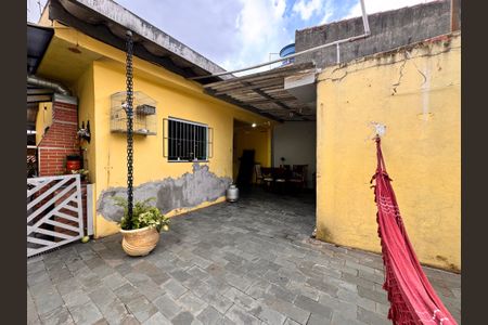 Casa à venda com 124m², 2 quartos e 3 vagas Casa à venda com 124m², 2 quartos e 3 vagasQuintal