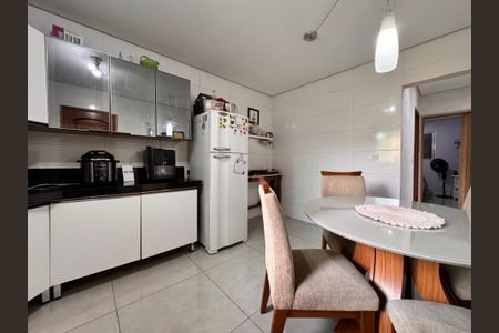 Casa à venda com 124m², 2 quartos e 3 vagas Casa à venda com 124m², 2 quartos e 3 vagasCozinha