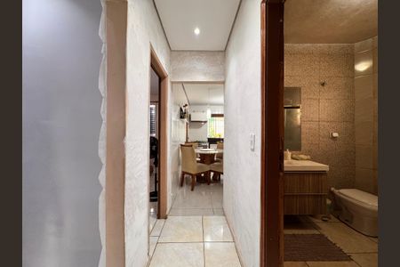 Casa à venda com 124m², 2 quartos e 3 vagas Casa à venda com 124m², 2 quartos e 3 vagasCorredor