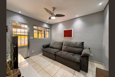 Casa à venda com 124m², 2 quartos e 3 vagas Casa à venda com 124m², 2 quartos e 3 vagasSala