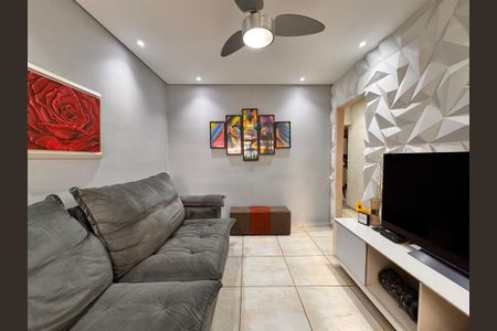 Casa à venda com 124m², 2 quartos e 3 vagas Casa à venda com 124m², 2 quartos e 3 vagasSala