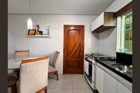 Casa à venda com 124m², 2 quartos e 3 vagas Casa à venda com 124m², 2 quartos e 3 vagasCozinha