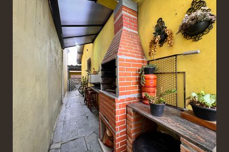 Casa à venda com 124m², 2 quartos e 3 vagas Casa à venda com 124m², 2 quartos e 3 vagasQuintal com churrasqueira