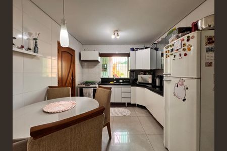 Casa à venda com 124m², 2 quartos e 3 vagas Casa à venda com 124m², 2 quartos e 3 vagasCozinha