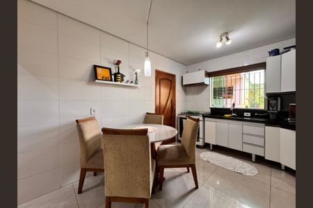Casa à venda com 124m², 2 quartos e 3 vagas Casa à venda com 124m², 2 quartos e 3 vagasCozinha