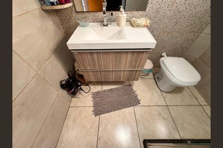 Casa à venda com 124m², 2 quartos e 3 vagas Casa à venda com 124m², 2 quartos e 3 vagasBanheiro