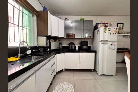 Casa à venda com 124m², 2 quartos e 3 vagas Casa à venda com 124m², 2 quartos e 3 vagasCozinha