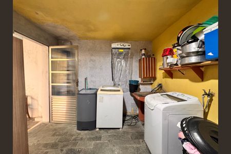 Casa à venda com 124m², 2 quartos e 3 vagas Casa à venda com 124m², 2 quartos e 3 vagasLavanderia