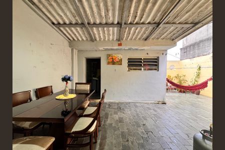 Casa à venda com 124m², 2 quartos e 3 vagas Casa à venda com 124m², 2 quartos e 3 vagasQuintal