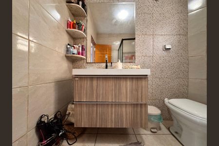 Casa à venda com 124m², 2 quartos e 3 vagas Casa à venda com 124m², 2 quartos e 3 vagasBanheiro