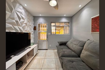 Casa à venda com 124m², 2 quartos e 3 vagas Casa à venda com 124m², 2 quartos e 3 vagasSala