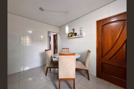 Casa à venda com 124m², 2 quartos e 3 vagas Casa à venda com 124m², 2 quartos e 3 vagasCozinha