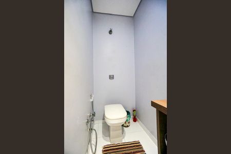 Casa à venda com 270m², 4 quartos e 2 vagasBanheiro da suíte