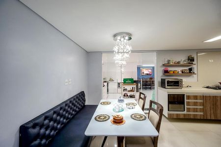 Casa à venda com 270m², 4 quartos e 2 vagasCozinha/Copa