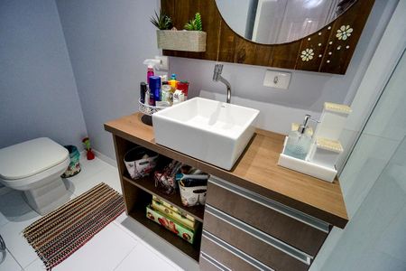 Casa à venda com 270m², 4 quartos e 2 vagasBanheiro da suíte