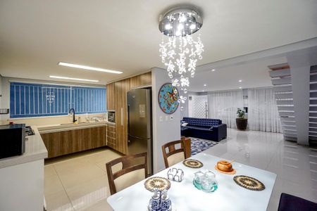 Casa à venda com 270m², 4 quartos e 2 vagasCozinha/Copa