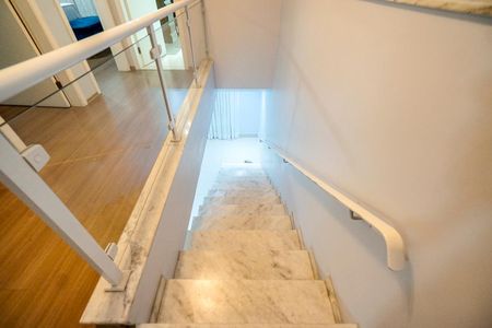 Casa à venda com 270m², 4 quartos e 2 vagasEscada