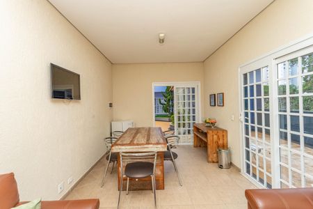 Casa de condomínio à venda com 216m², 3 quartos e 2 vagas Casa de condomínio à venda com 216m², 3 quartos e 2 vagasÁrea comum - Salão de festas