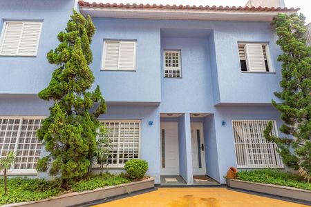 Casa de condomínio à venda com 216m², 3 quartos e 2 vagas Casa de condomínio à venda com 216m², 3 quartos e 2 vagasFachada da casa